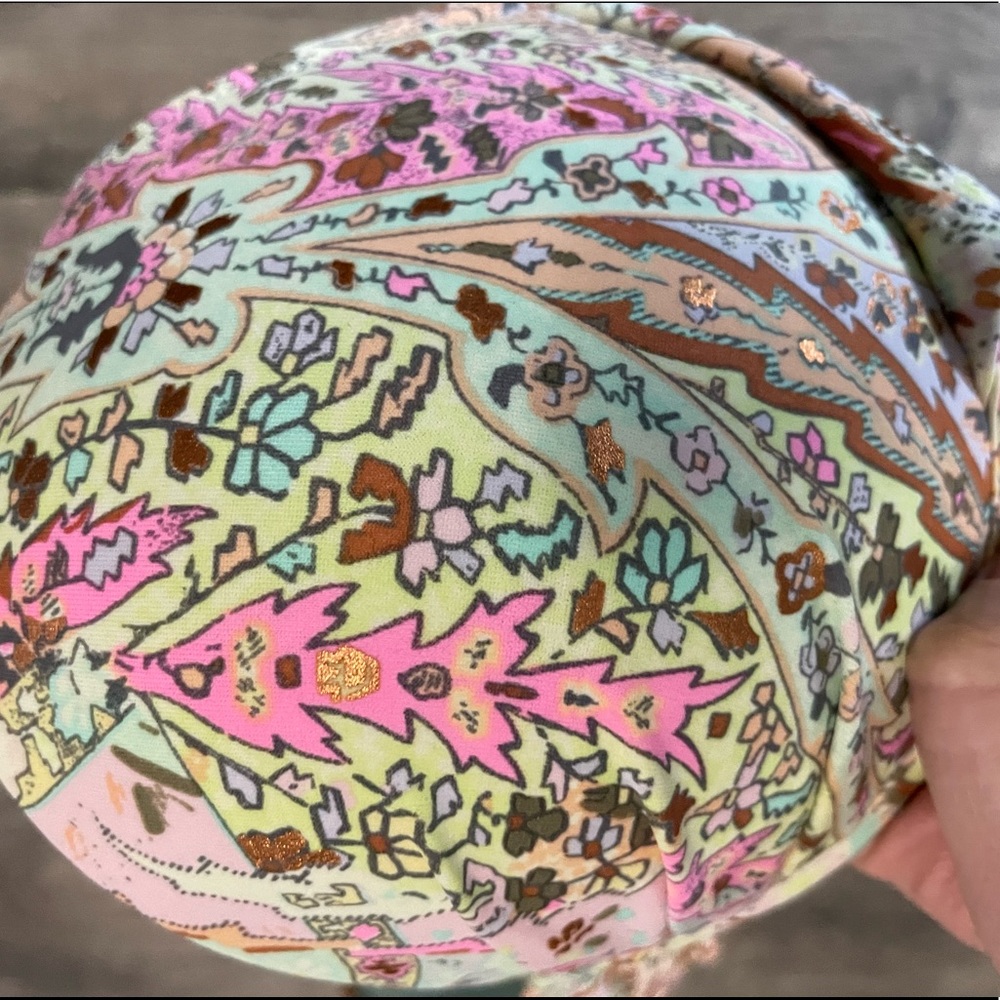 Victoria’s Secret bikini top. - Picture 8 of 8